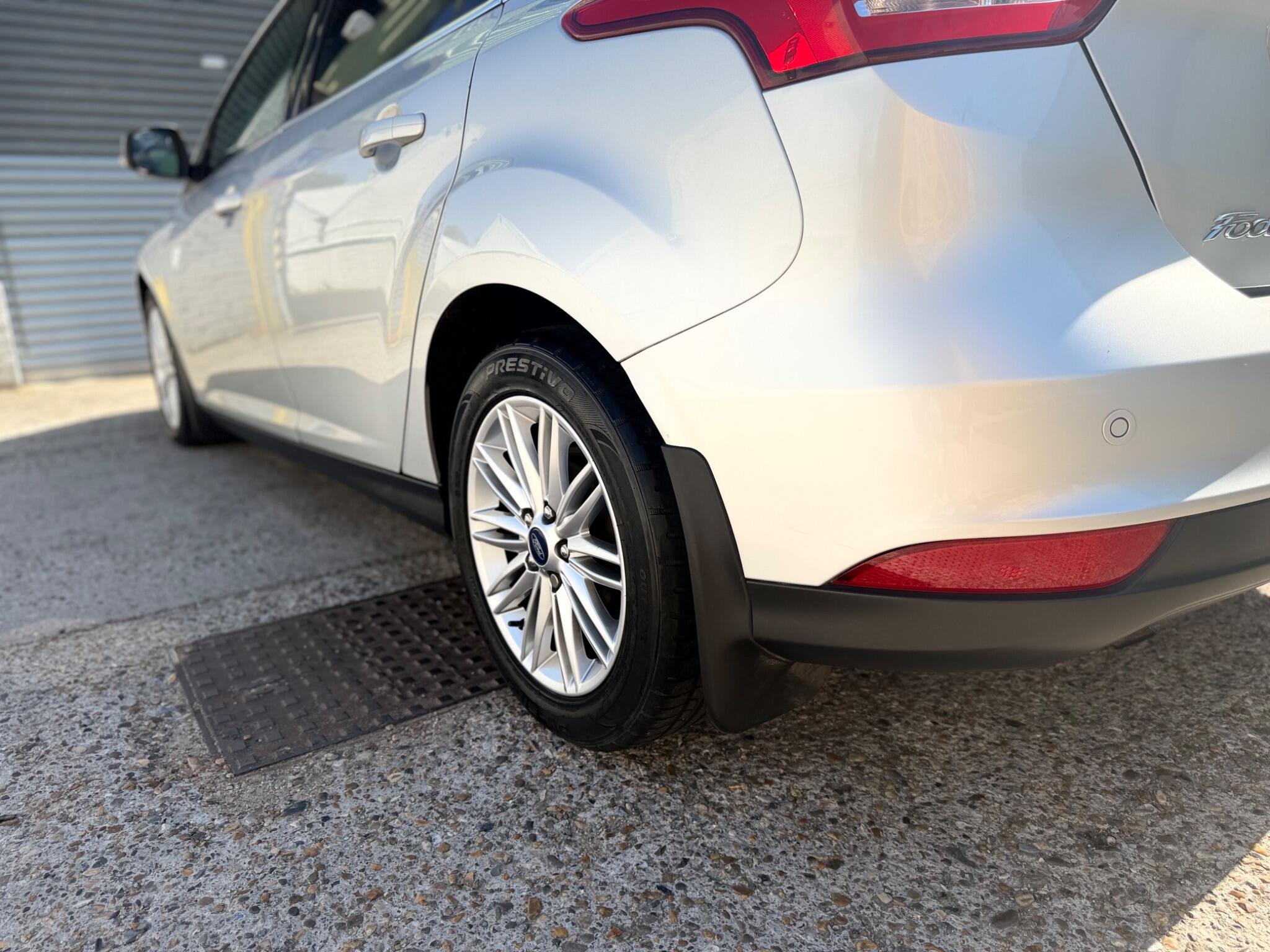 Ford Focus Right Side